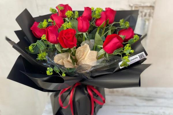 11支玫瑰的寓意，代表着一心一意的爱意