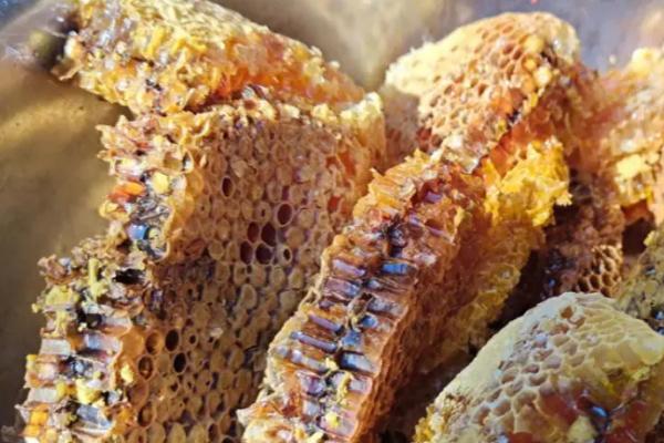 蜂蜜有哪些种类，可根据来源、状态和生产方法划分