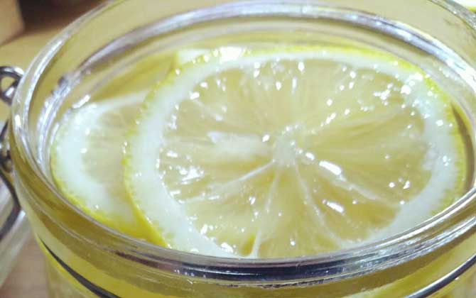 柠檬水加蜂蜜能美白吗？