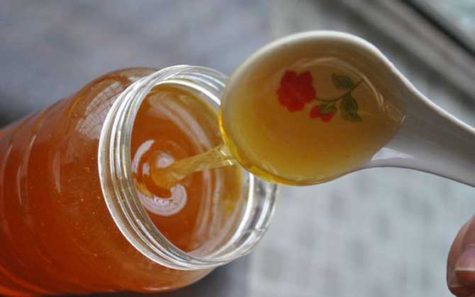 枸杞蜂蜜的作用与功效有哪些？不但能增强体质，还能补肾壮阳！