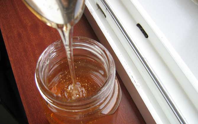蜂蜜起白泡沫还能吃吗？