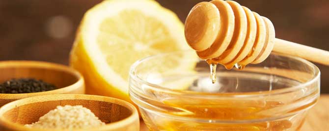 蜂蜜柠檬水早上喝还是晚上喝？