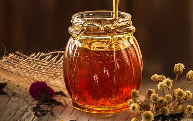 蜂蜜的禁忌人群有哪些？尤其是这5类人，喝蜂蜜反而对健康不利！