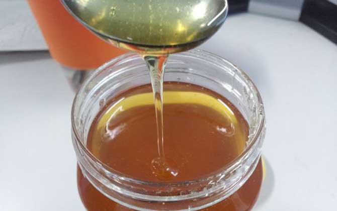 蜂蜜快速止咳有效吗？有一定的效果，实际上很多止咳药都有蜂蜜！
