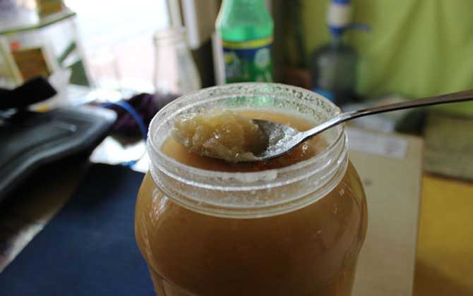 蜂蜜水怎么冲才正确？一定要控制好温度，不能用60℃以上的水冲！