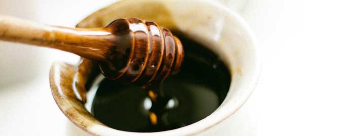 怎样自制蜂蜜保湿面膜？